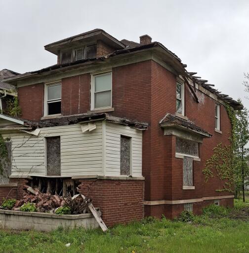747 Van Buren St