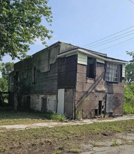 1545 Van Buren St